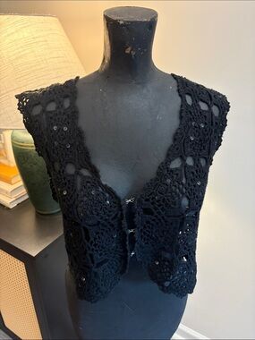 SML Design Boho Whimsigoth Sequin Black Cropped Crochet Vest Top Size Large